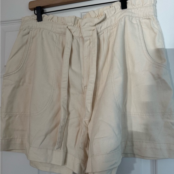 Old Navy Women's Cream High-waisted Paperbag Shorts - Picture 1 of 6